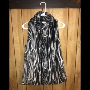 Lake Faux Fur Black & White Large Sleeveless Vest
